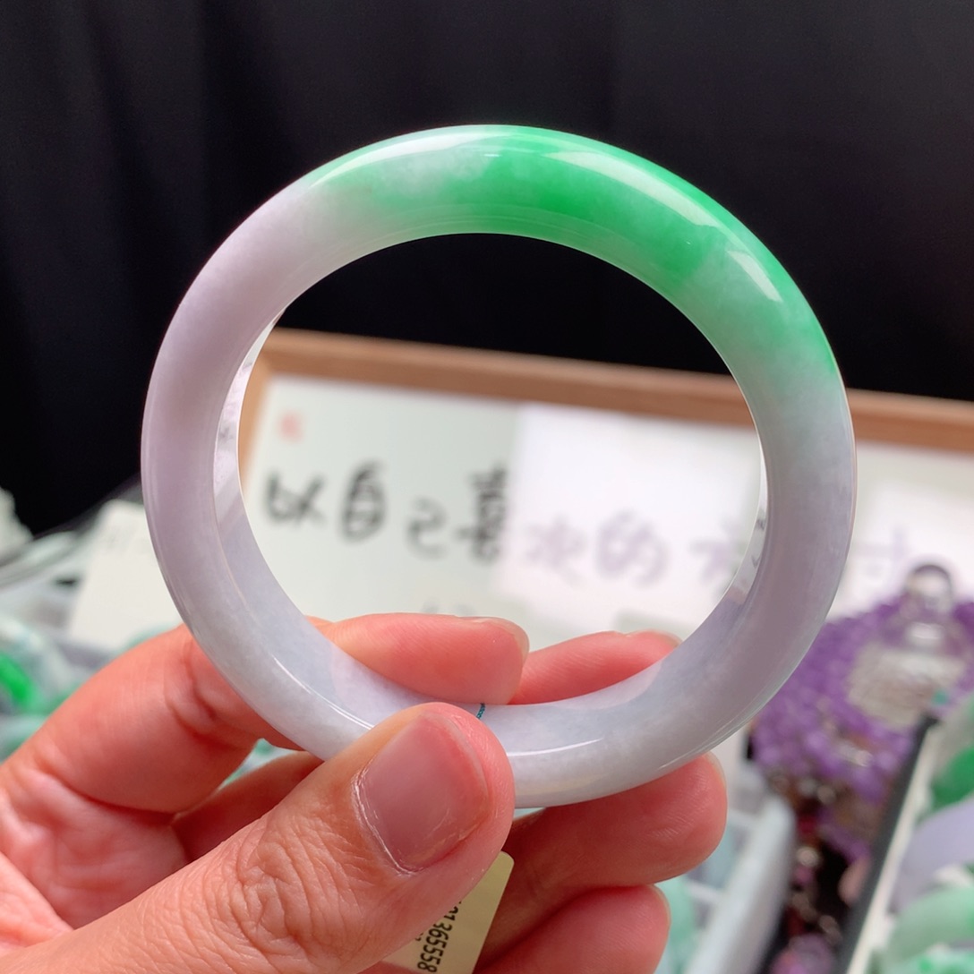 翡翠手镯未镶嵌缅甸