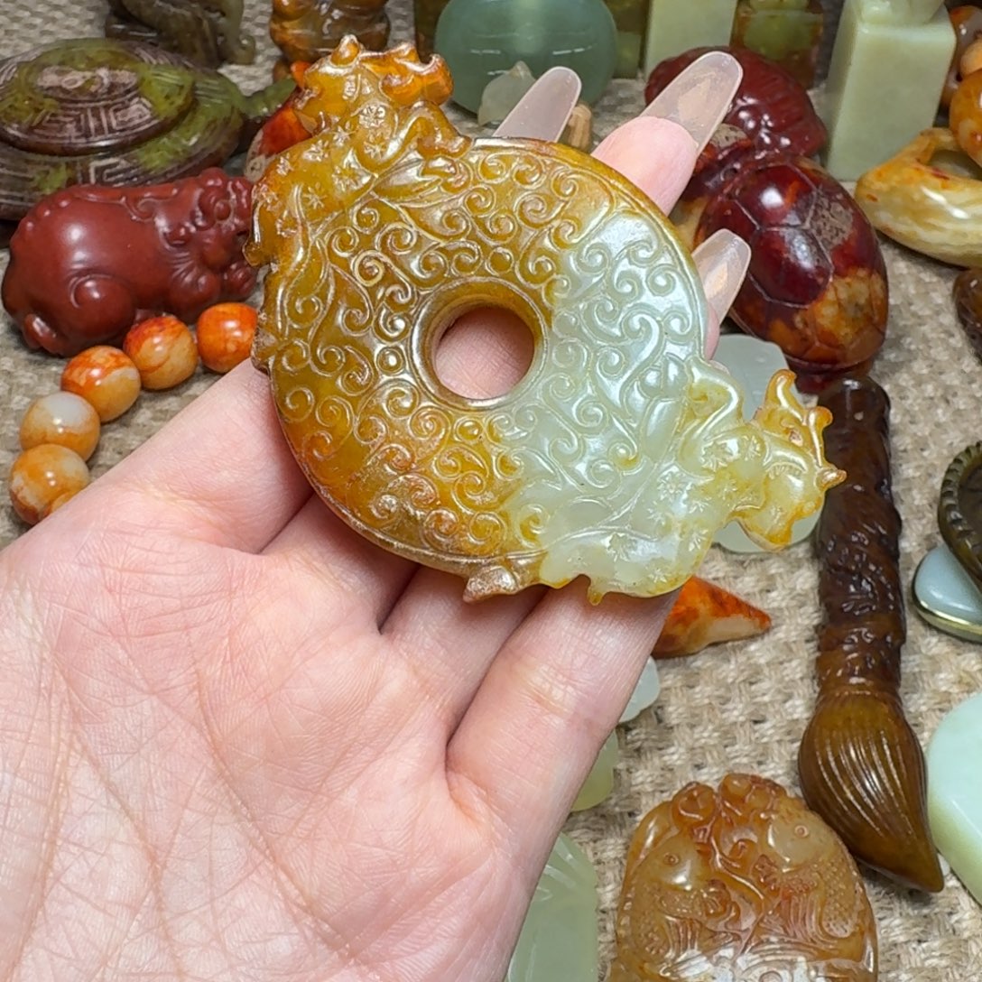 蛇纹石玉未镶嵌颈饰