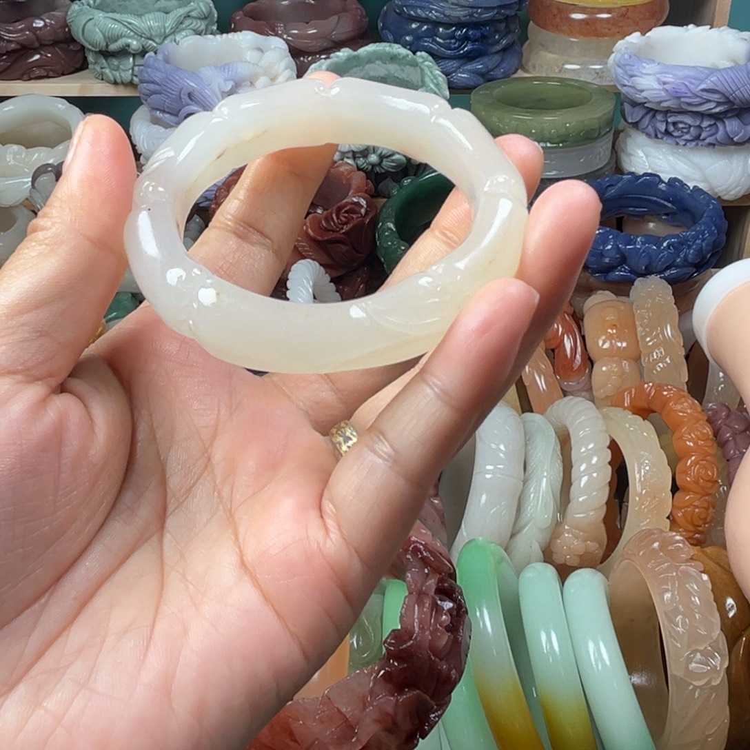 石英质玉未镶嵌纯手工雕花手镯