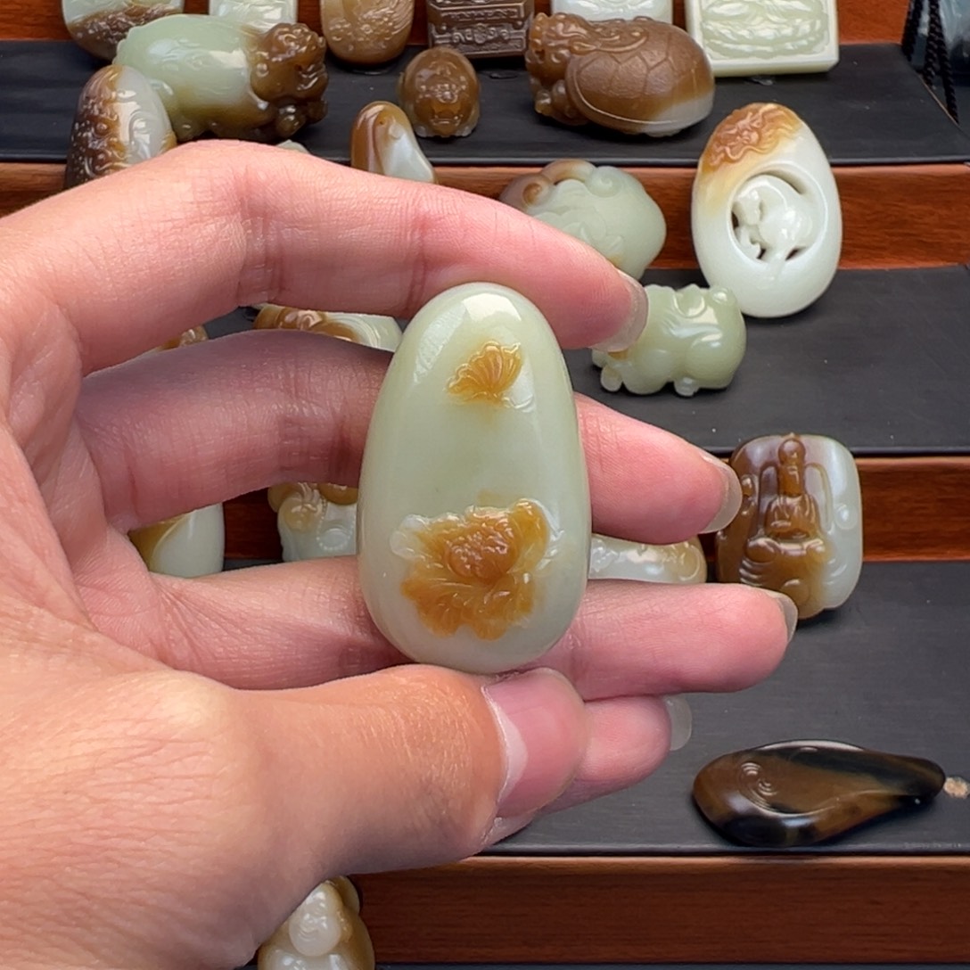 平***生和田玉（糖玉）未镶嵌颈饰