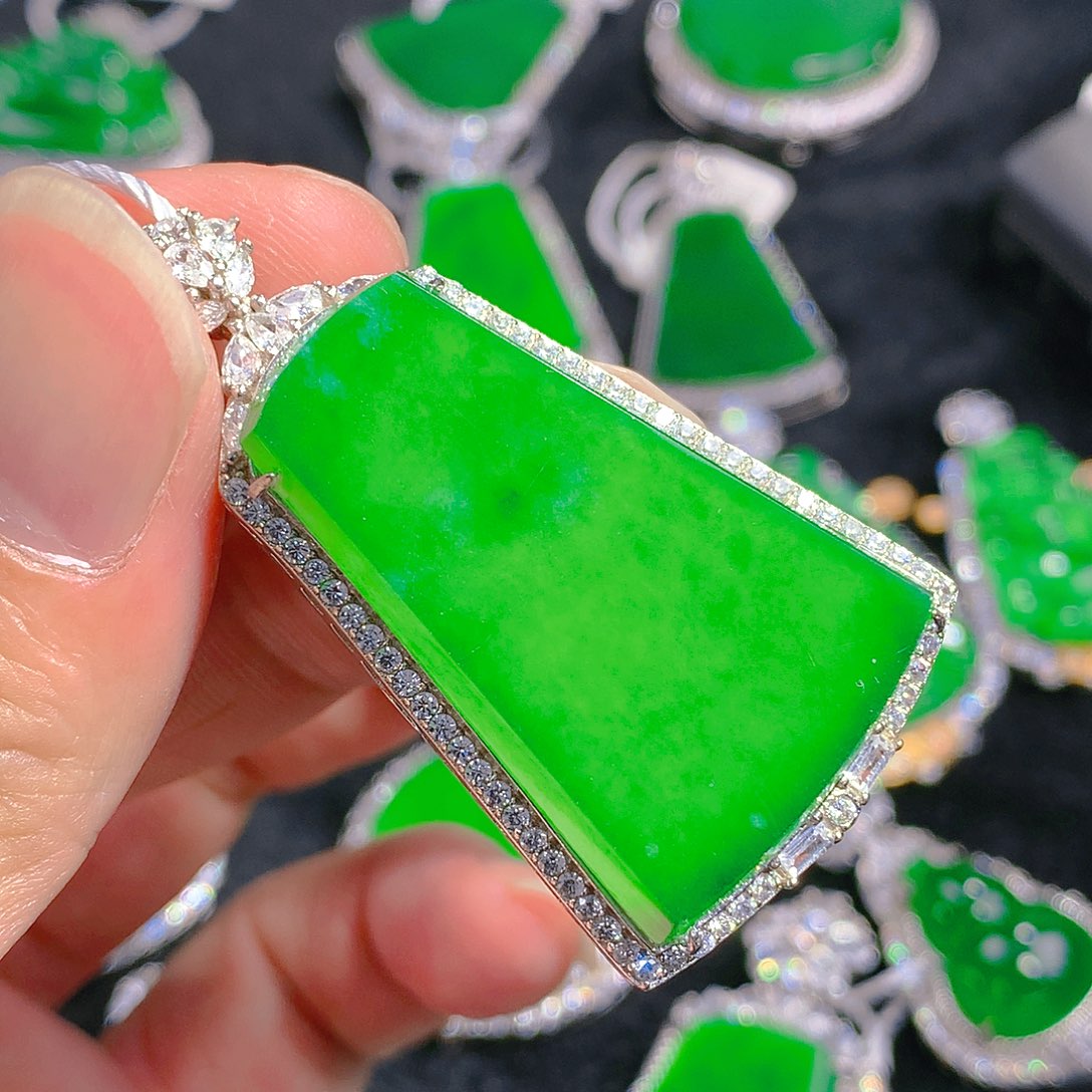 翡翠颈饰银S925镶嵌吊坠