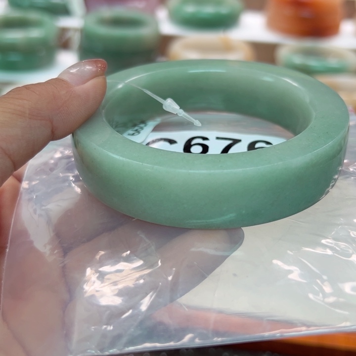 @***见石英岩玉手镯未镶嵌