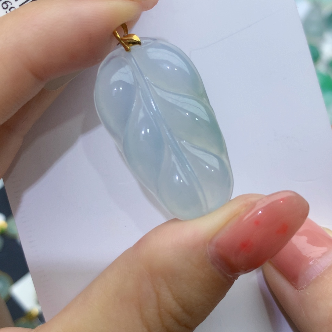 翡翠颈饰18K金镶嵌叶子