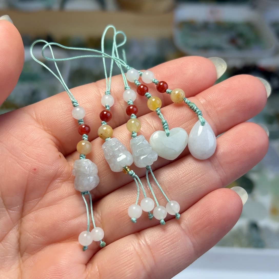 翡翠未镶嵌颈饰手机挂一个9.99