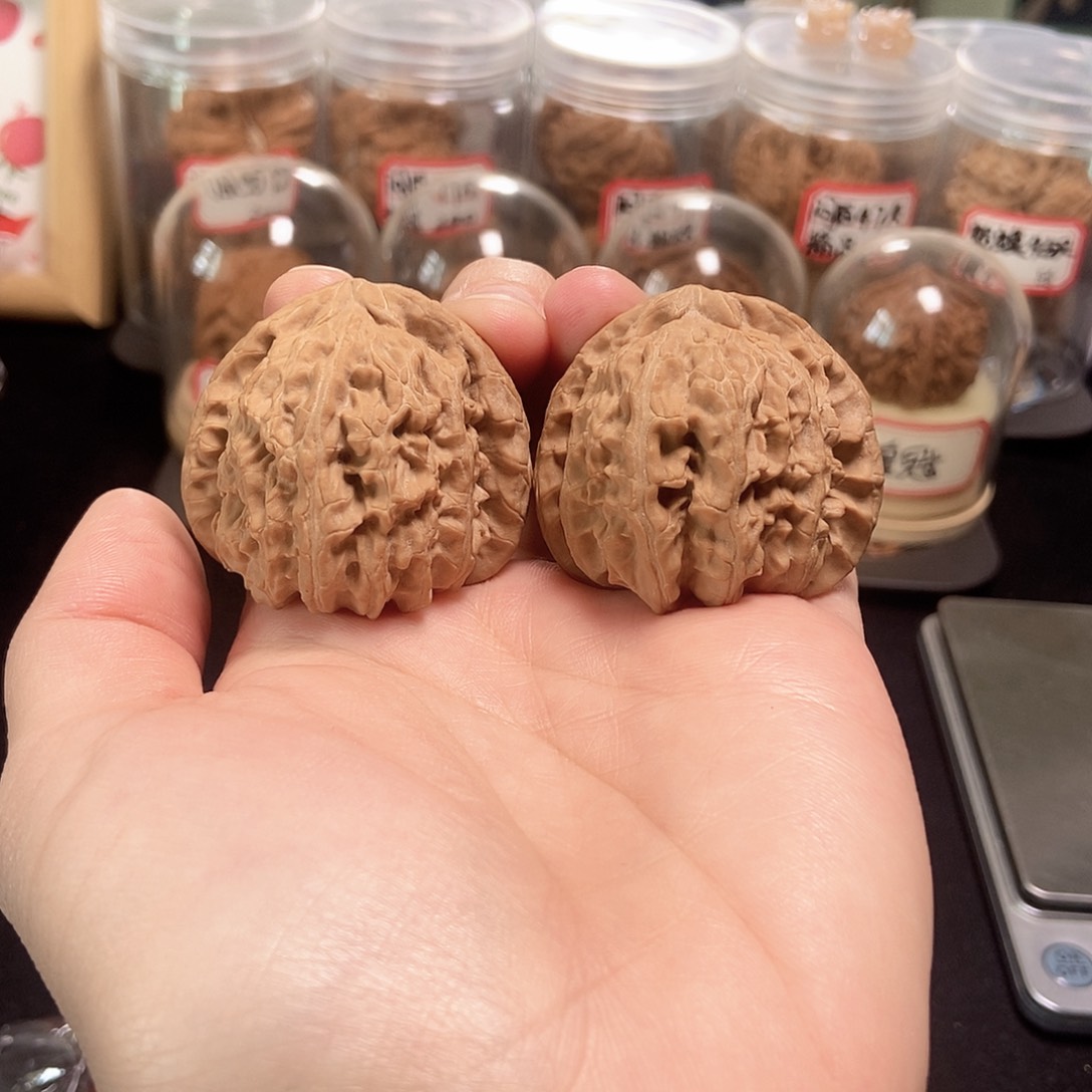 文玩核桃吊坠42全品三角白