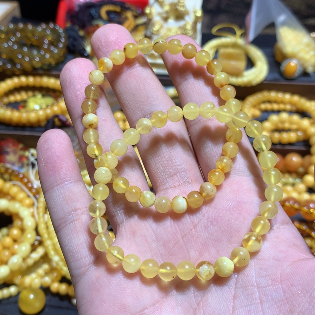 琥珀未镶嵌珠宝奇石多样性发其一