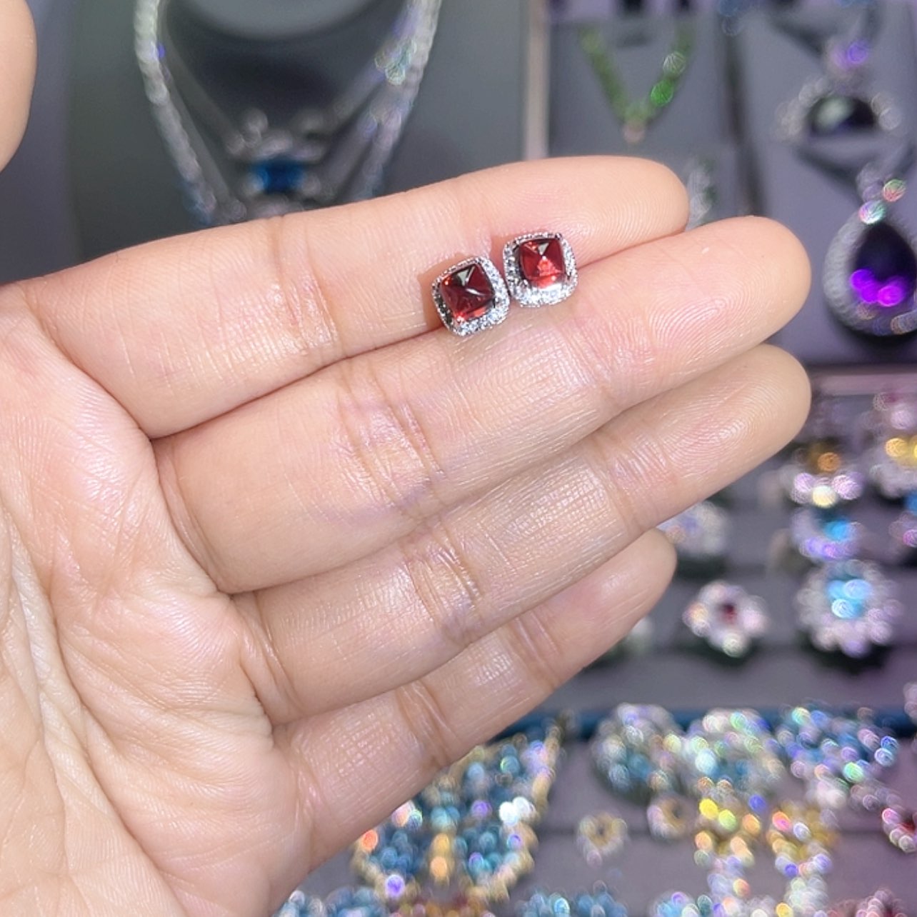 【闪购商品】石榴石耳饰银S925镶嵌