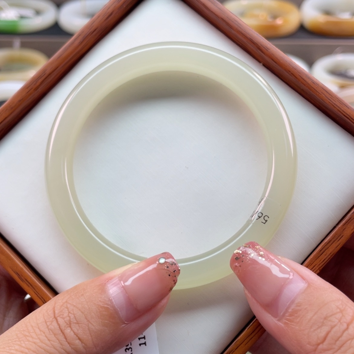 【闪购商品】和田玉手镯未镶嵌56