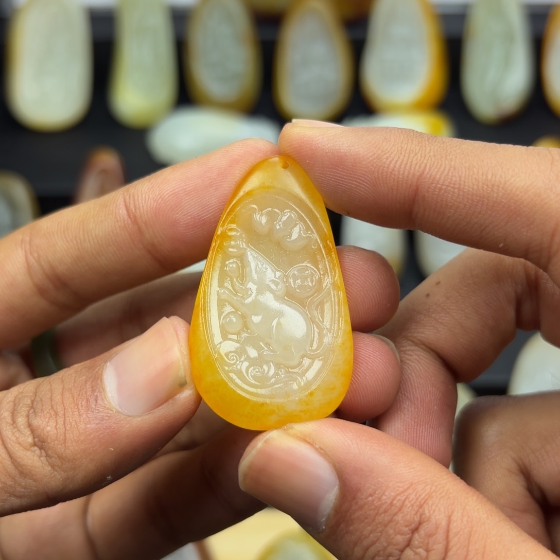 和田玉未镶嵌颈饰