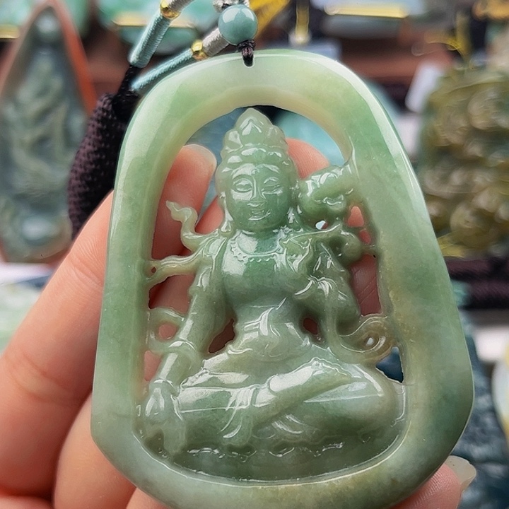 翡翠未镶嵌颈饰挂件