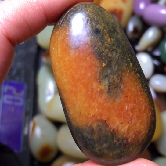 和田玉（翠青玉）未镶嵌珠宝奇石