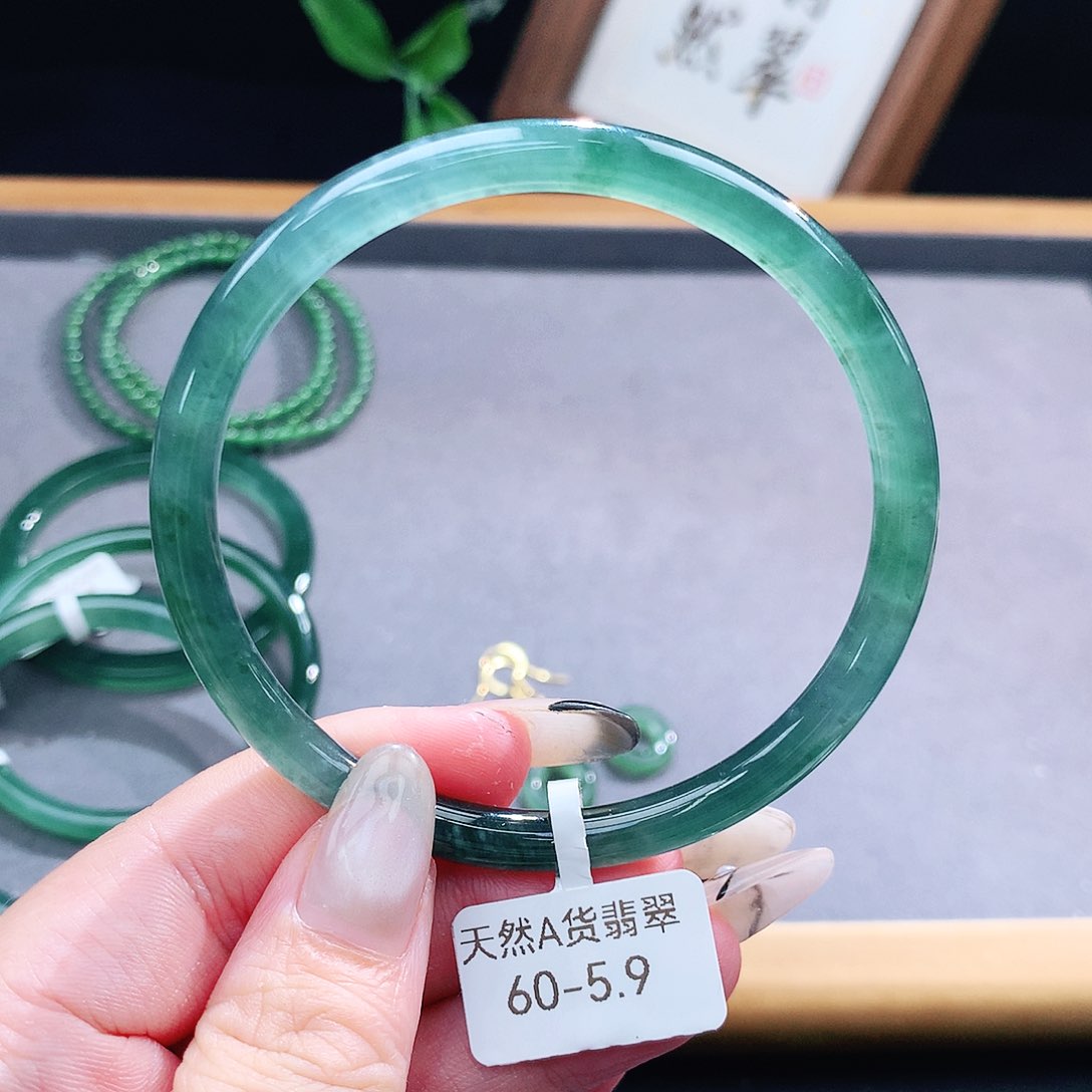 翡翠手镯（圆镯）未镶嵌
