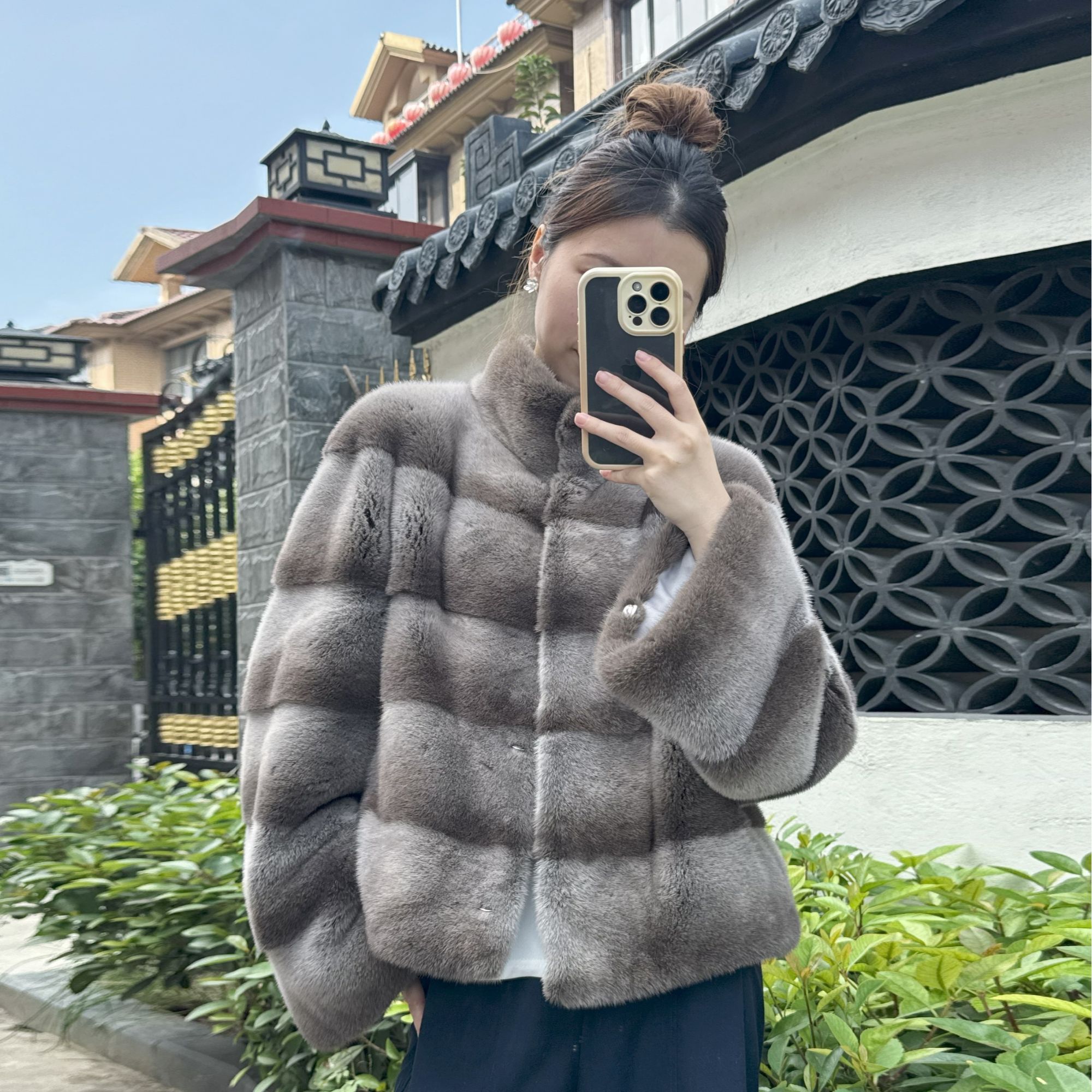 2025冬 “浪漫小镇”之 卡布奇诺 韩版立领横排水貂皮草外套女整貂