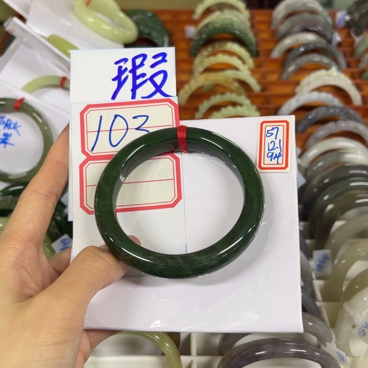 和田玉未镶嵌手镯