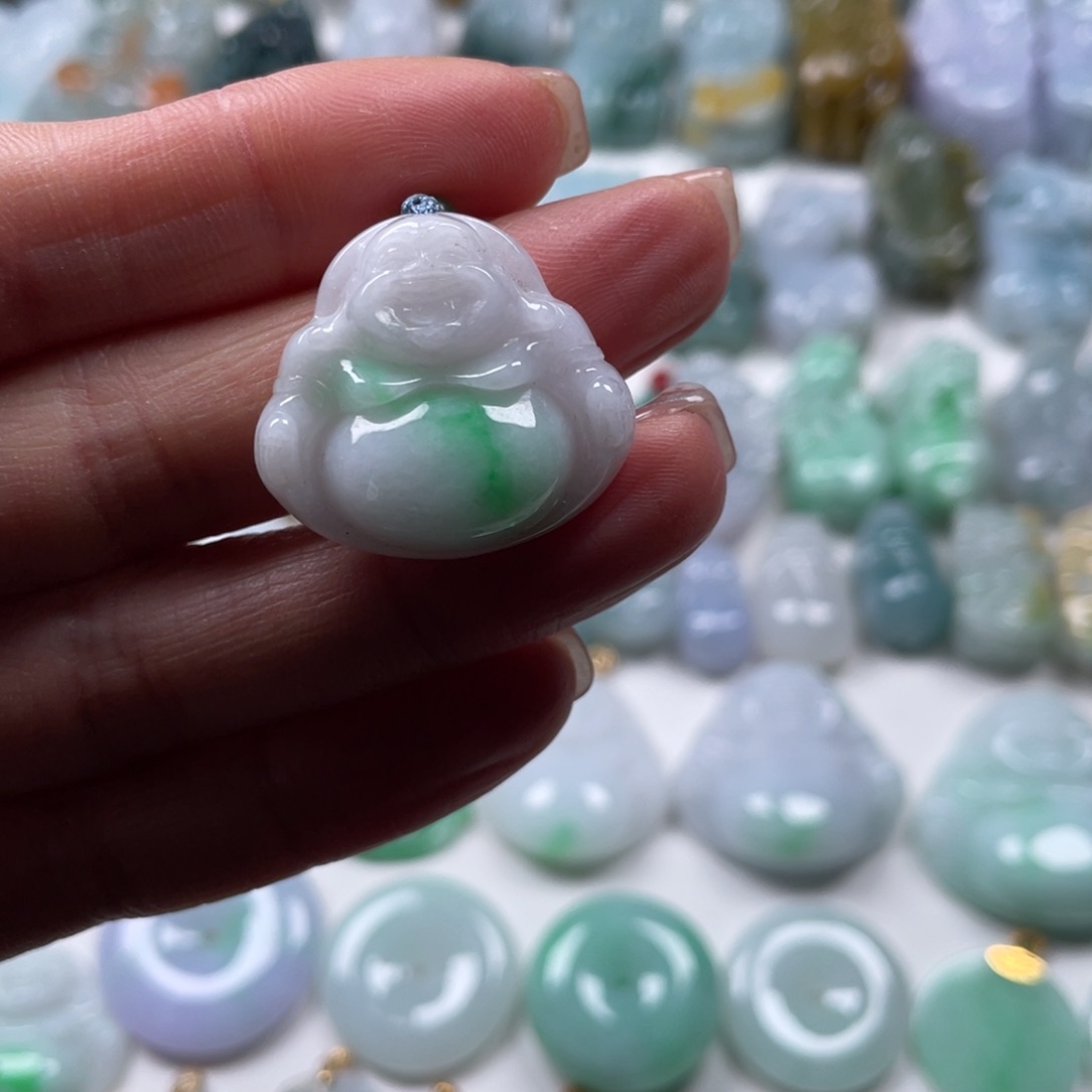 翡翠吊坠(赠链)未镶嵌