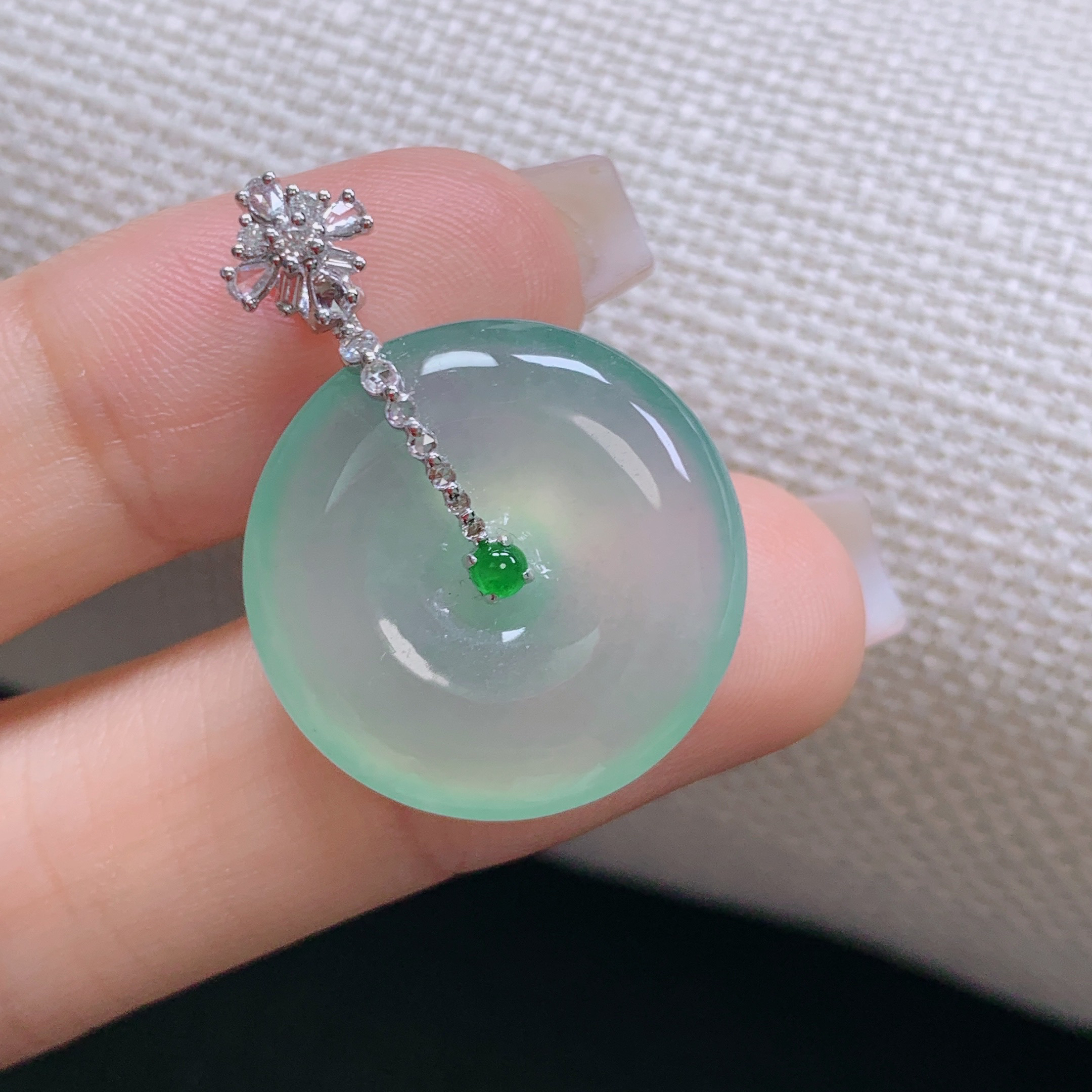 缅甸天然A货翡翠镶嵌18k金冰种晴水低平安扣吊坠精致时尚21.4，5.2