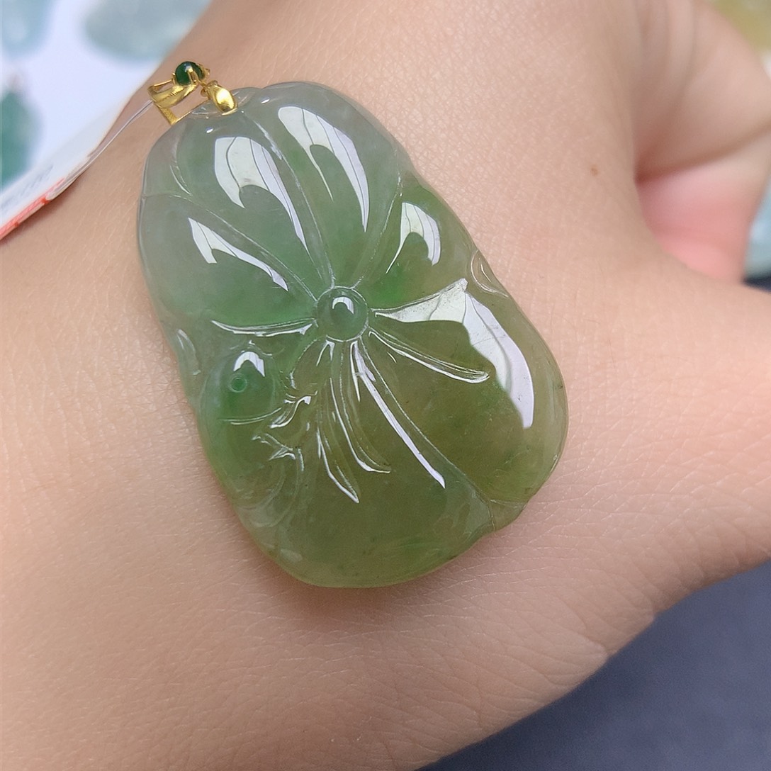 翡翠颈饰18K金镶嵌荷叶鱼