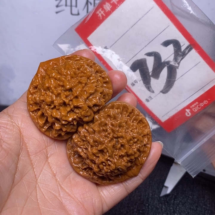 文玩核桃把件732，48官帽色差