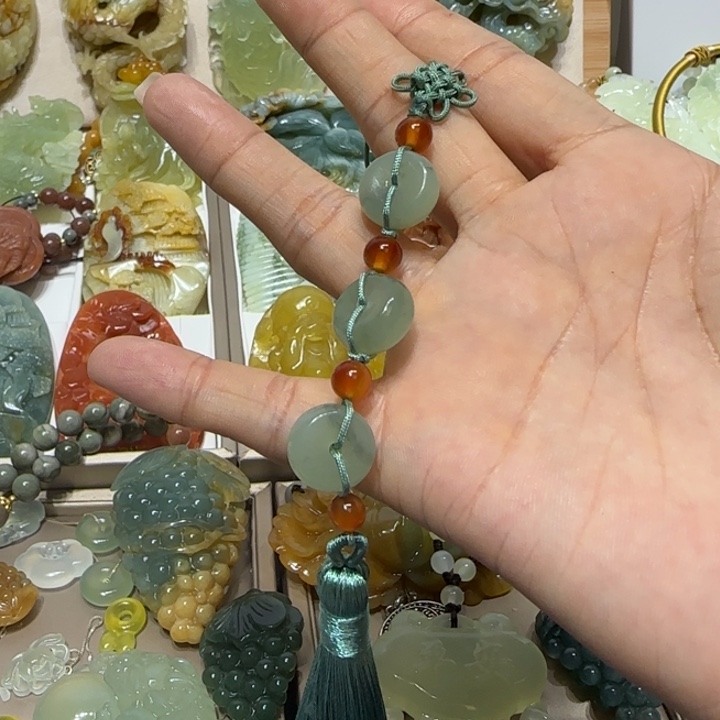 蛇纹石玉吊坠未镶嵌