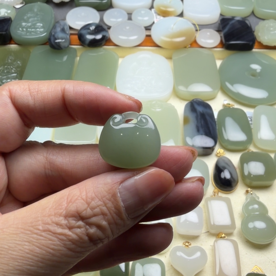 和田玉未镶嵌颈饰