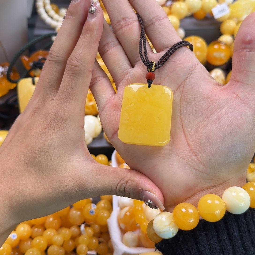 琥珀珠宝奇石未镶嵌