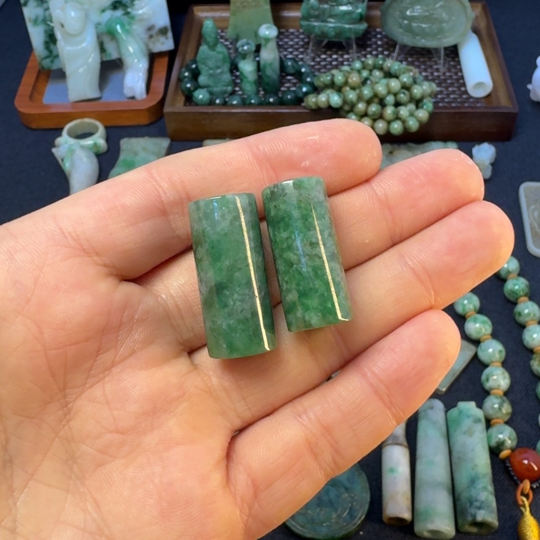 翡翠颈饰未镶嵌翡翠颈饰未镶嵌..