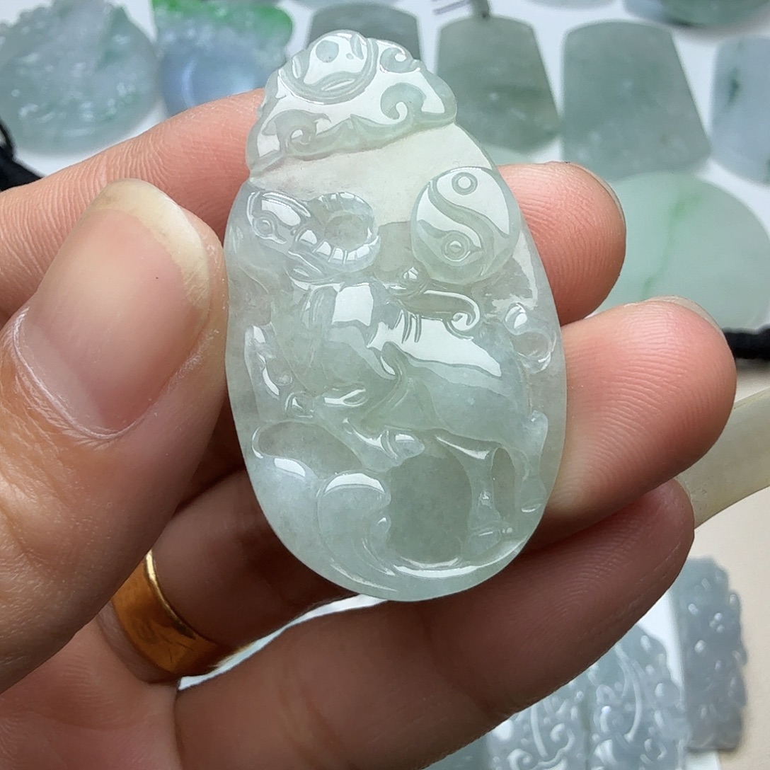 翡翠未镶嵌颈饰天然缅甸翡翠A货冰种牛牌