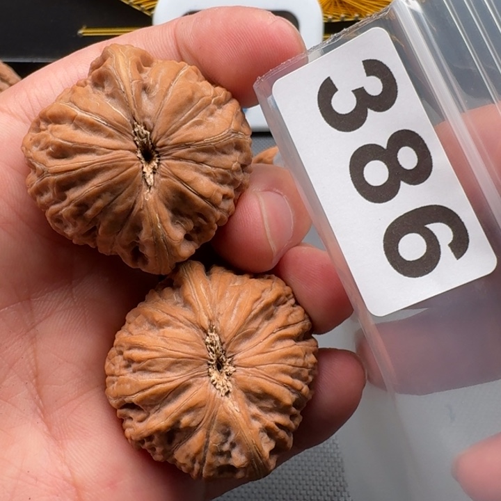 文玩核桃把件是*铁锤