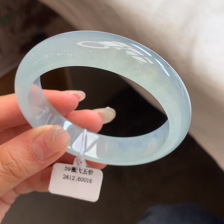 翡翠手镯未镶嵌59天空蓝正圈（具体价格咨询客服）