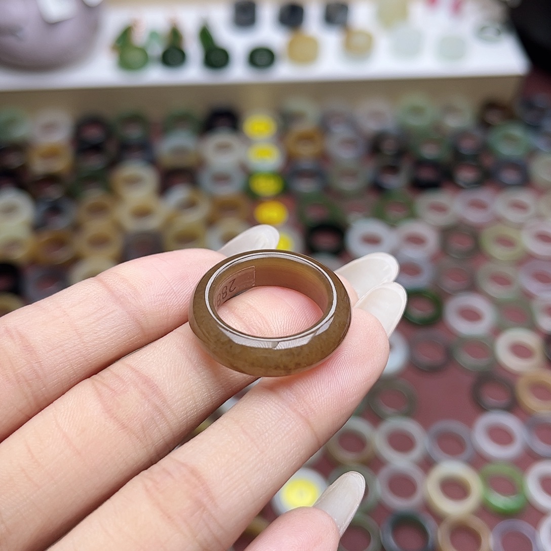 噼***渣和田玉戒指未镶嵌17.4内径 深棕糖