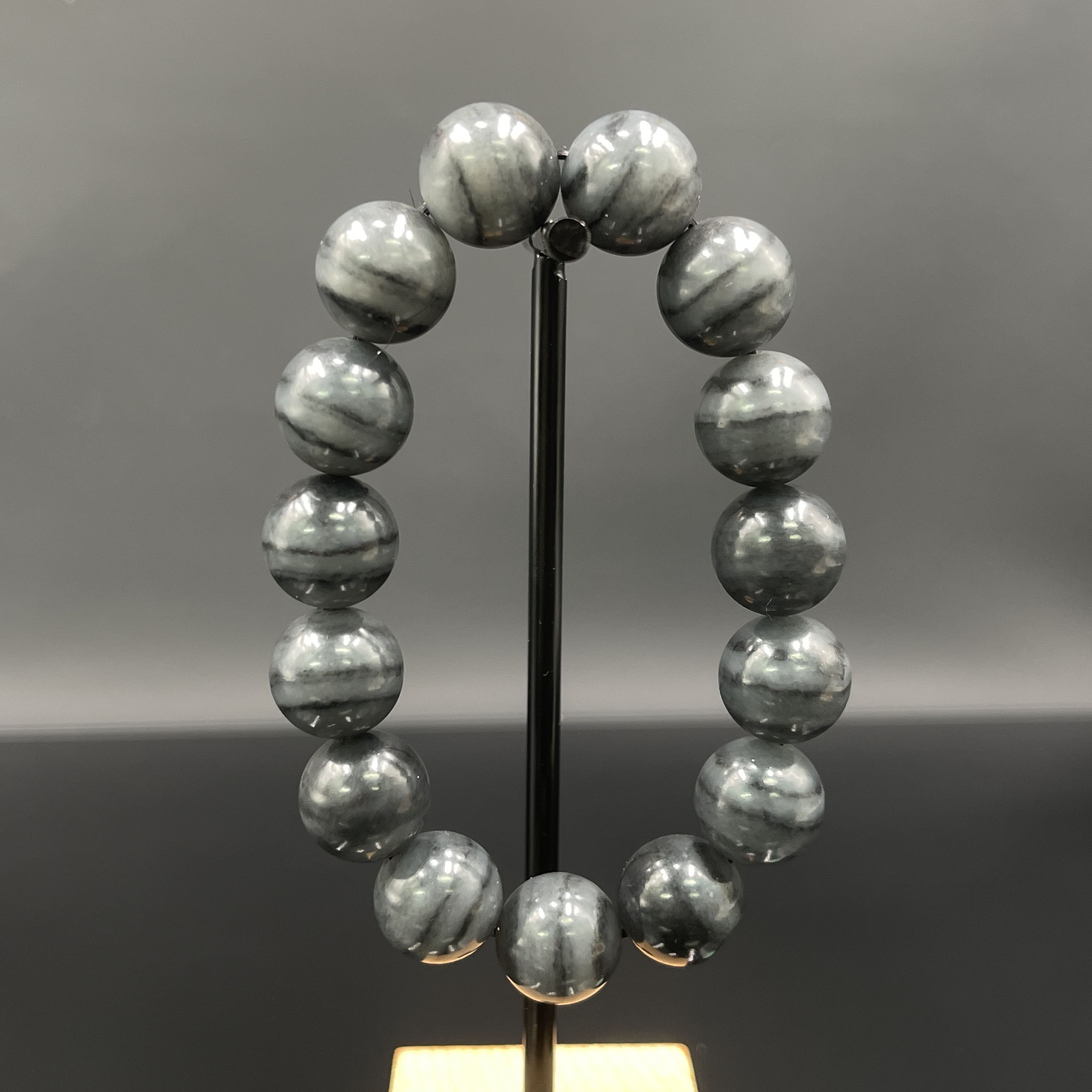 1230GY8647和田玉手串