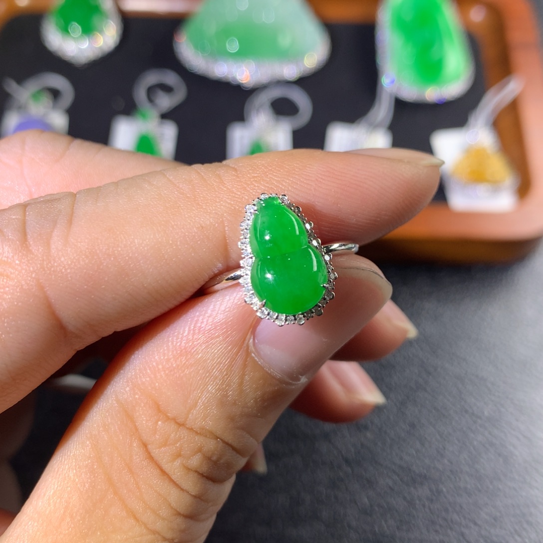 翡翠18K金镶嵌戒指翡翠