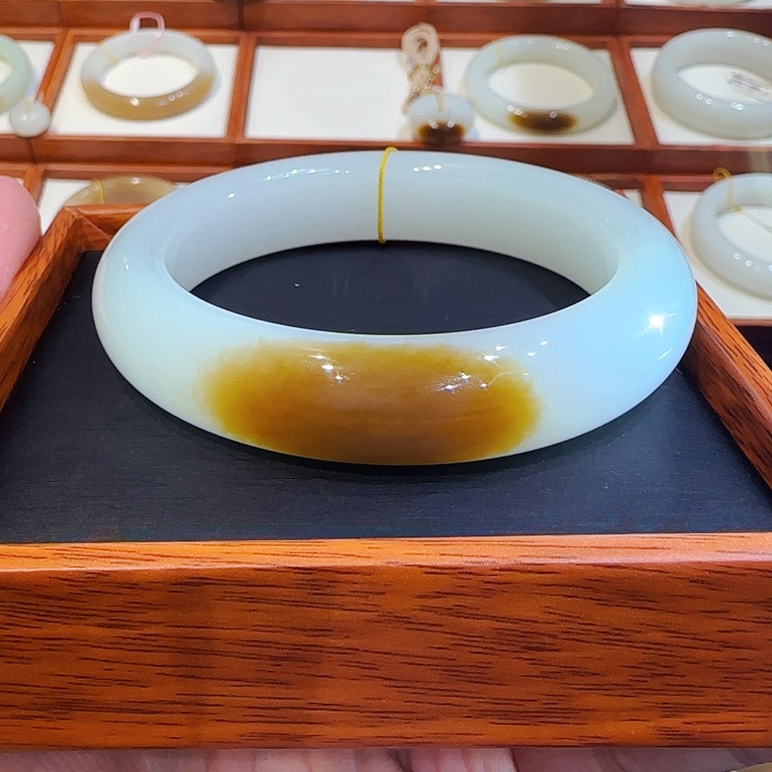 和田玉手镯未镶嵌且末一口老红糖59 60 61