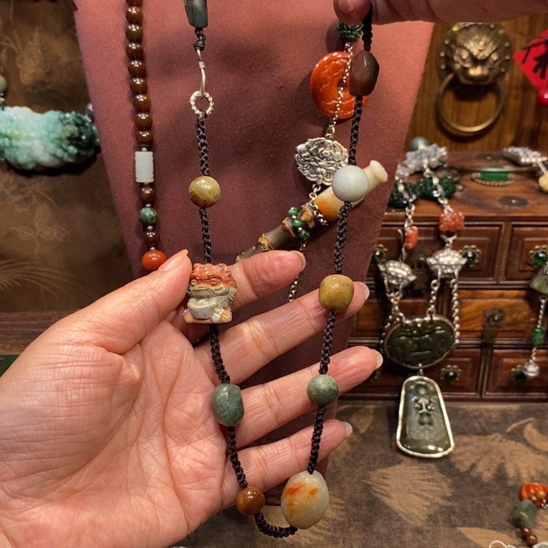 翡翠吊坠(赠链)未镶嵌