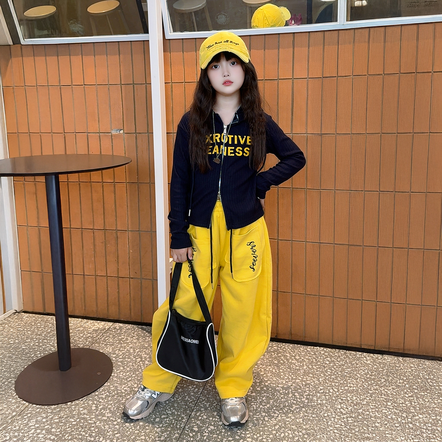 女童套装秋款2025新款洋气时髦拉链字母上衣宽松秋装女孩两件套潮