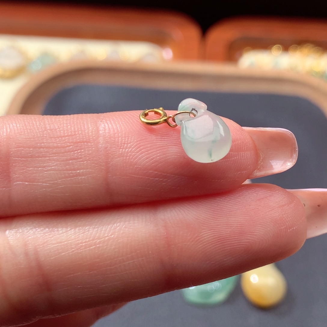 翡翠颈饰18K金镶嵌翡翠