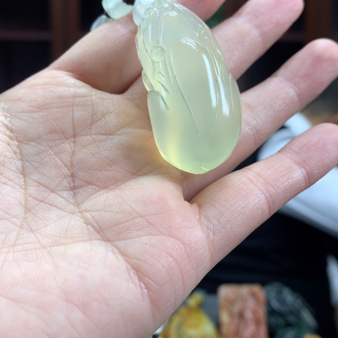 蛇纹石玉未镶嵌颈饰