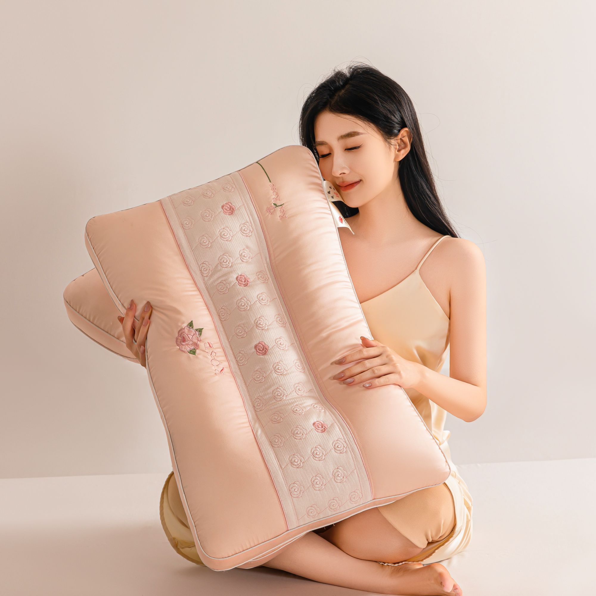 高端刺绣天丝枕头枕芯防污渍酒店枕护颈枕成人软枕家用单人