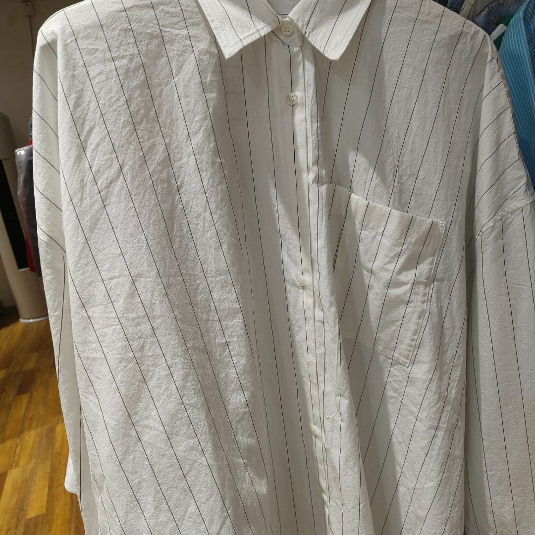 [轻奢]  时尚甄选女夏百搭T恤休闲圆领潮流黑白竖条衬衫 ZK132