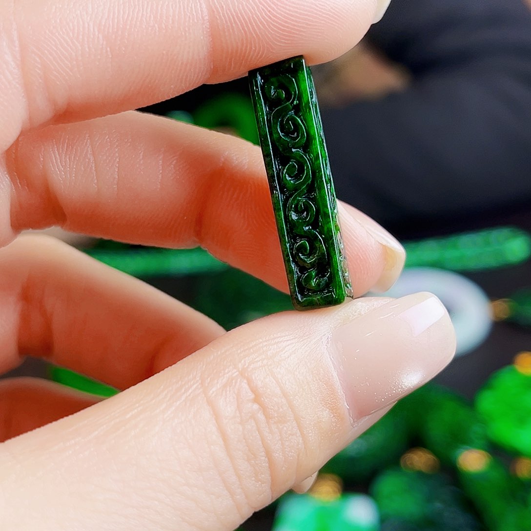 颈饰未镶嵌翡翠多样性