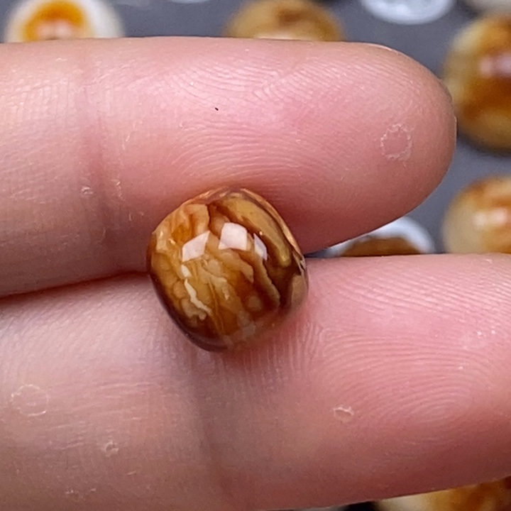 未镶嵌琥珀珠宝奇石