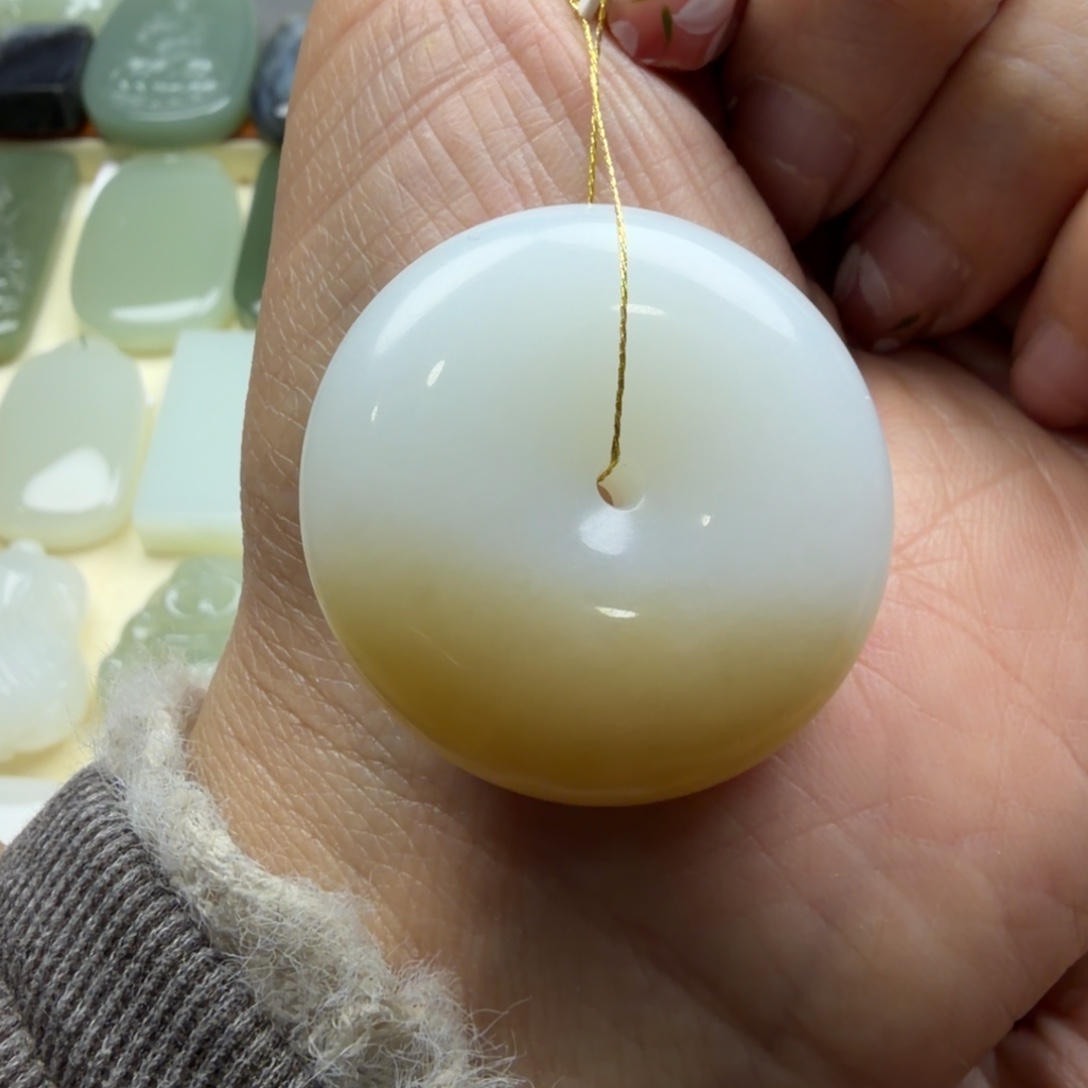 小***司和田玉未镶嵌颈饰