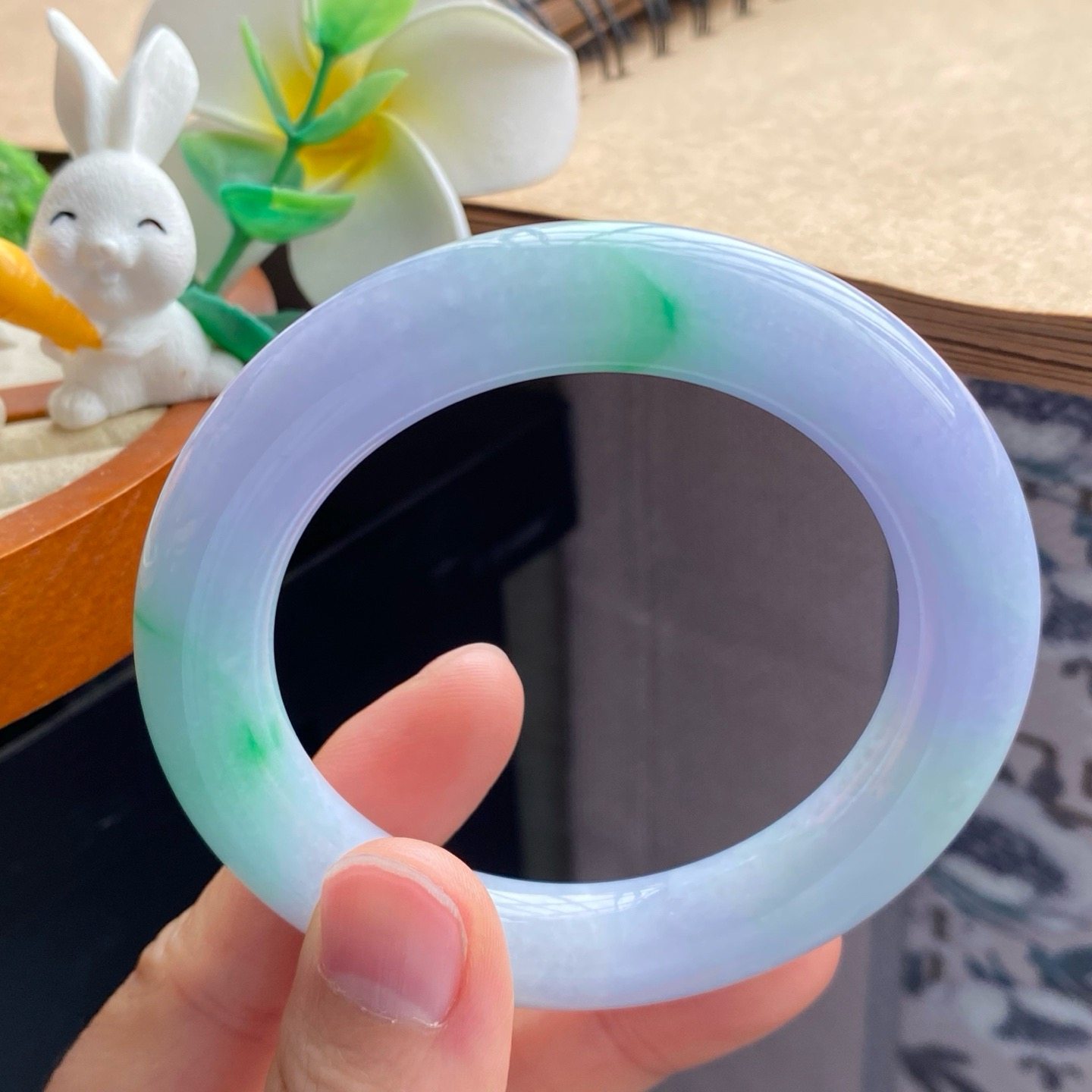 03.21批2120号53.3-11.1！圆条！厚装！飘阳绿淡彩镯！天然翡翠