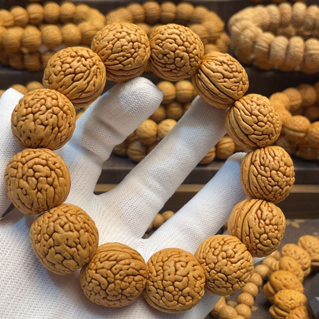 吊坠桃核龙鳞钱袋子