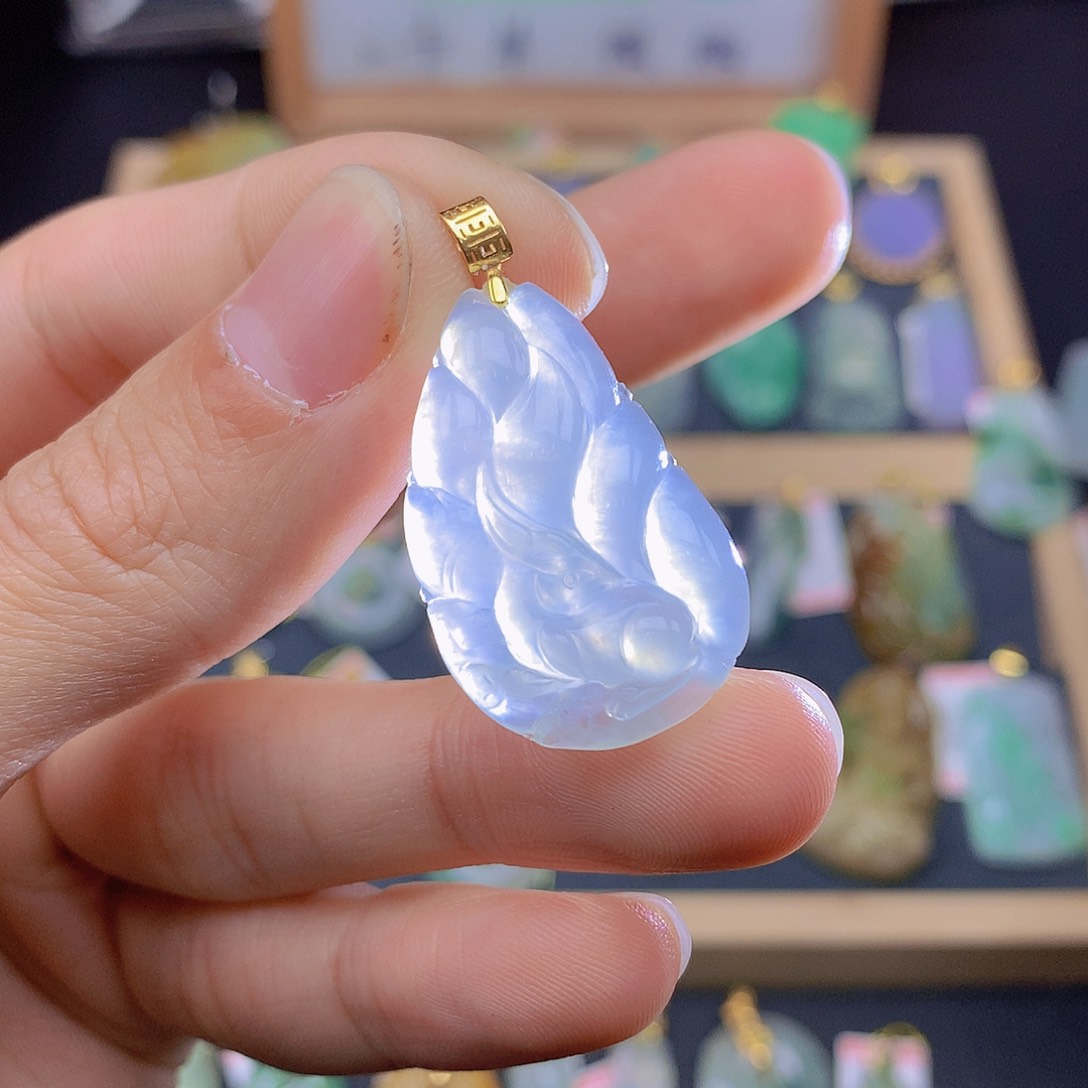 翡翠颈饰18K金镶嵌翡翠