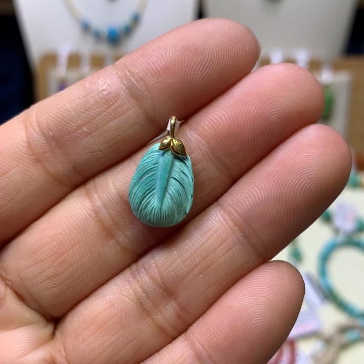 绿松石18K金镶嵌挂件