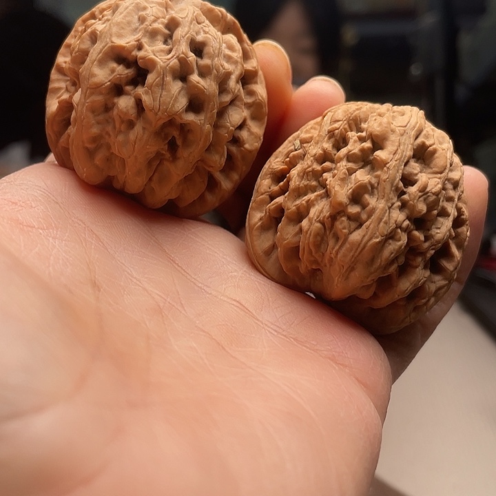 小***力文玩核桃手串红锦鲤是什么鬼哦