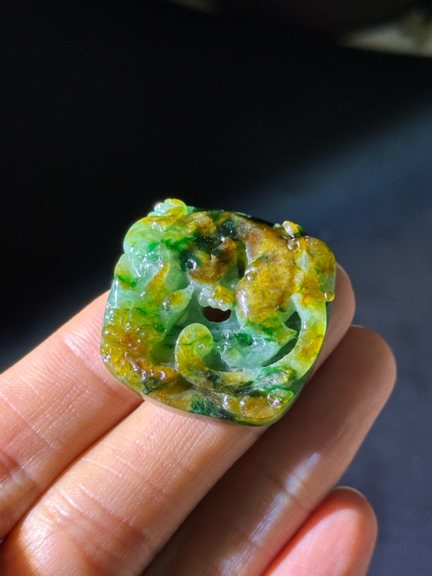 缅甸翡翠螭龙方牌吊坠