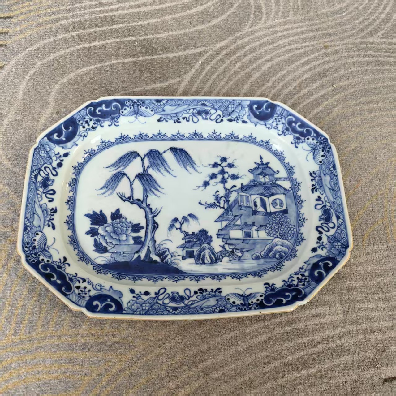 G210清中期青花楼阁花卉纹倭角方盘