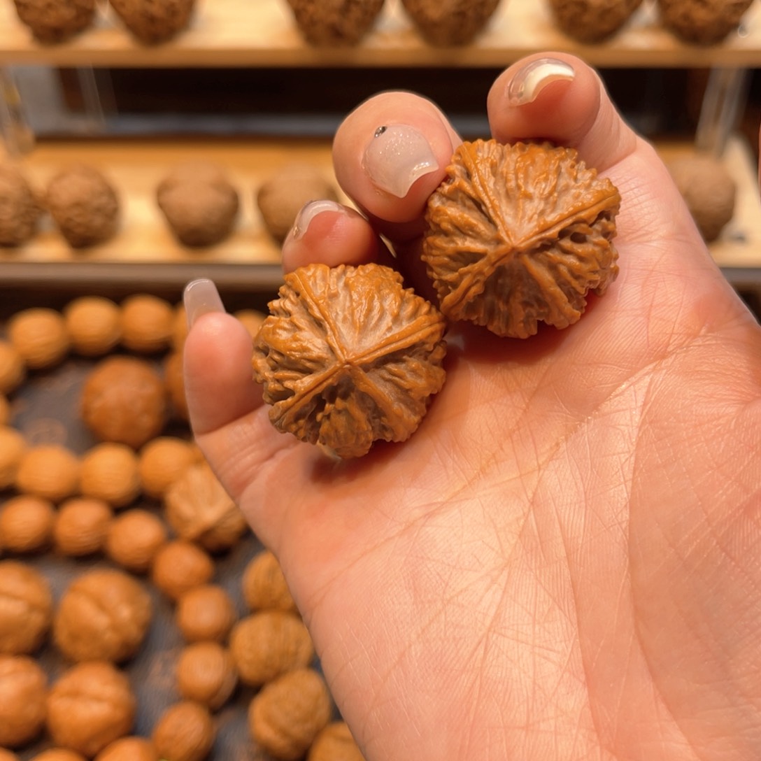 文玩核桃把件四棱手捻